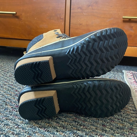 Sorel boots never worn - Picture 4 of 4